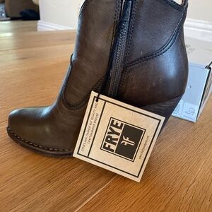 NWT Frye ankle boots-Madeline short